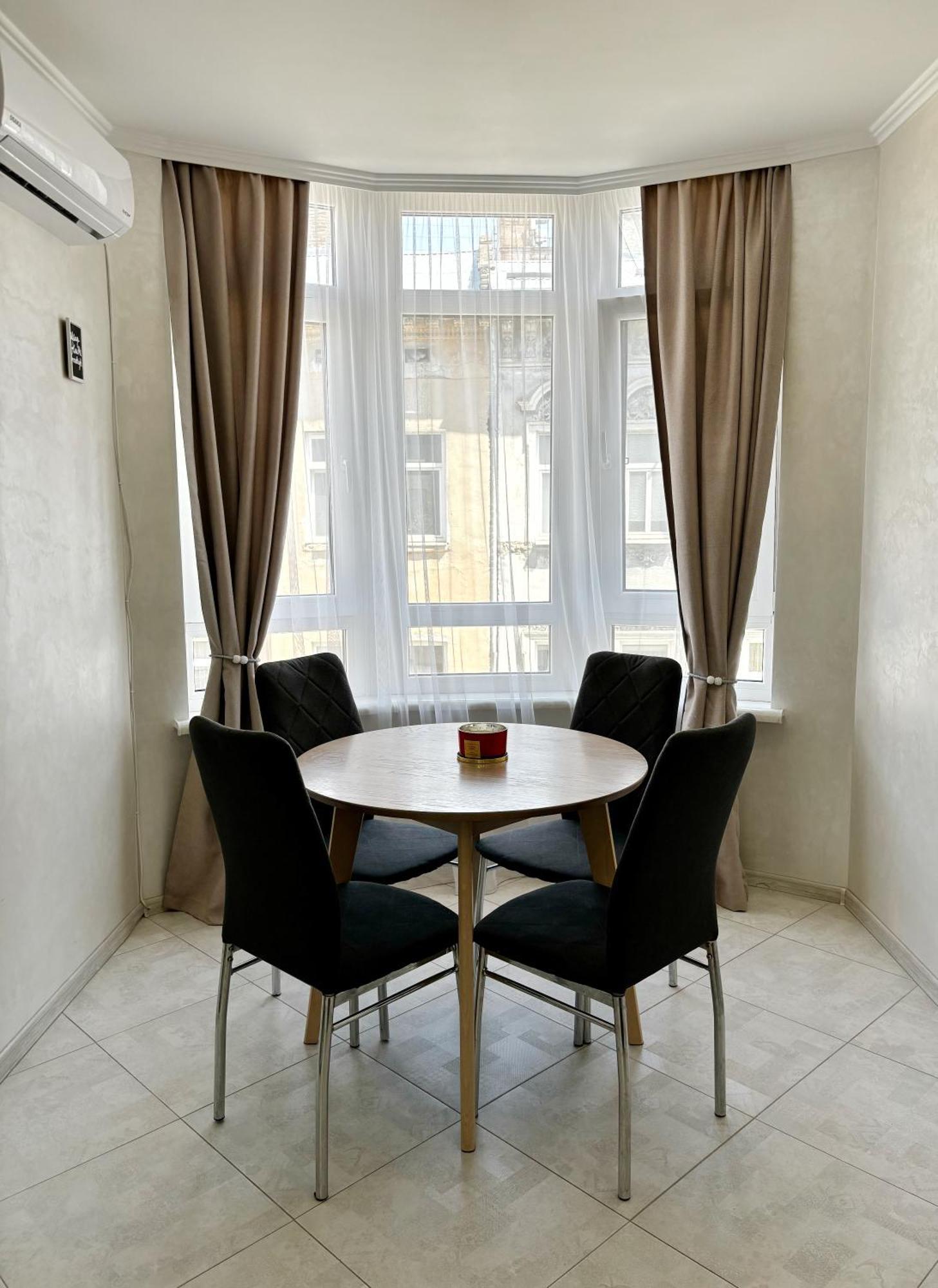 Apartment In Khmelnytsky Street Lviv Dış mekan fotoğraf